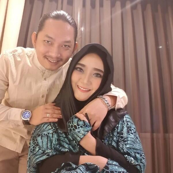 Baru Saja Melahirkan, Ini 10 Potret Bahagia Sulis & Keluarga Tercinta