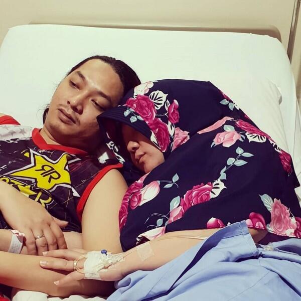 Baru Saja Melahirkan, Ini 10 Potret Bahagia Sulis & Keluarga Tercinta