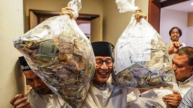 Bak Biduan, Sandi Dapet Saweran