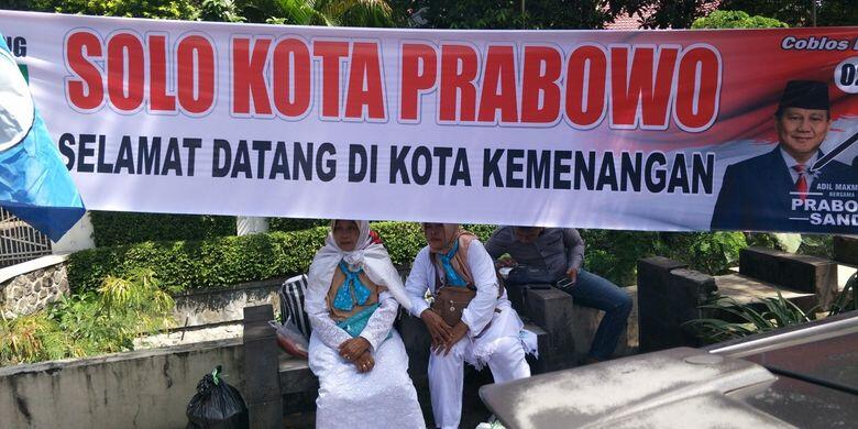 Spanduk &quot;Solo Kota Prabowo&quot; Warnai Kampanye Akbar di Stadion Sriwedari