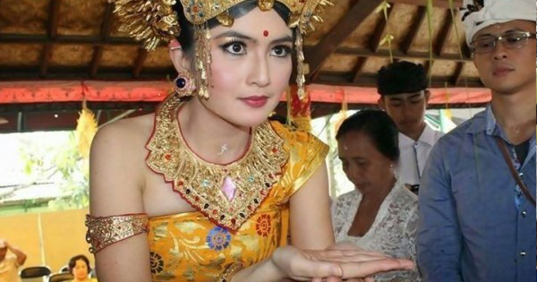 Menikah dengan Adat Bali? Bagaimana Prosesinya Ya?