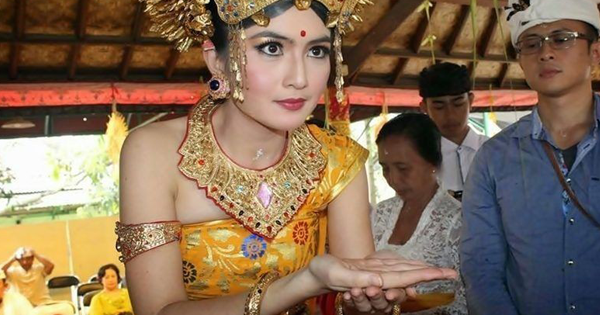 Menikah dengan Adat Bali? Bagaimana Prosesinya Ya?