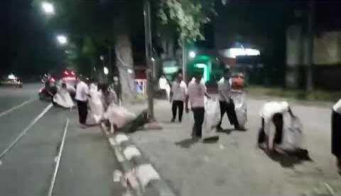 Sampah Sisa Kampanye Jokowi di Solo Dibersihkan Relawan 02