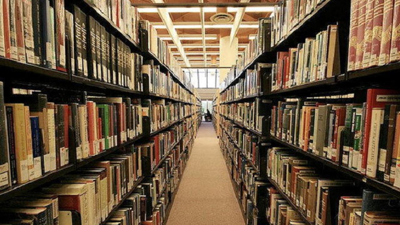 Pria Ini Terlambat Mengembalikan Buku Perpustakaan Selama 946 Bulan. Bayar b