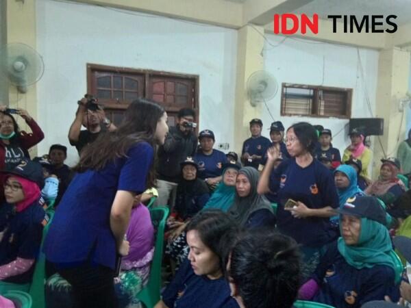 Manohara Odelia Ajak Warga Kremil Surabaya Kurangi Sampah Plastik