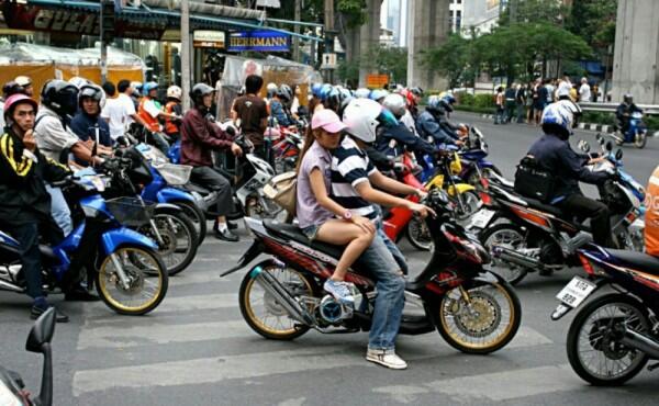 Patut Dihargai, 5 Hal Ini Buktikan Dedikasi Driver Ojek Online