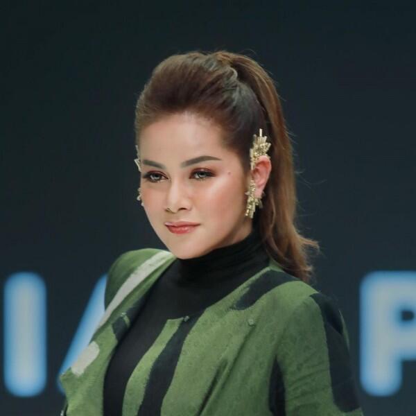 Wardah Kenalkan Tren Makeup Equator Treasure di Panggung IFW 2019