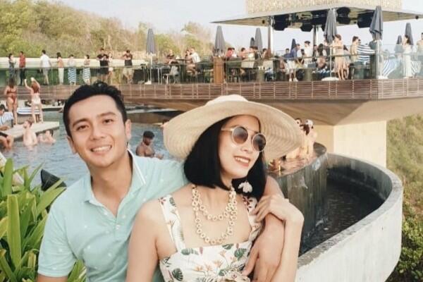 Jadi Istri Pengusaha, Ini 10 Potret Mesra Fanny Fabriana & Suami