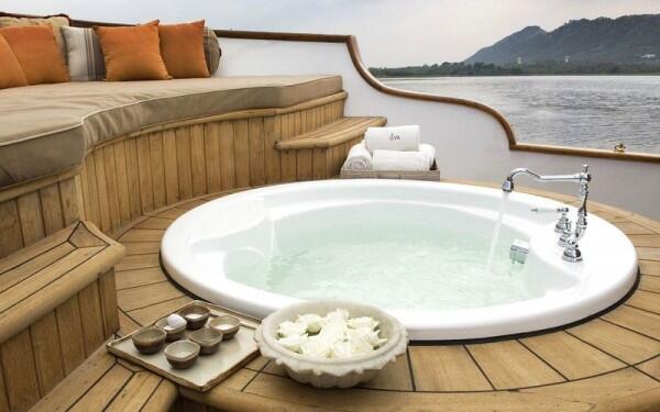 15 Bathup Zaman Now yang Keren Banget, Bikin Pengin Mandi Terus