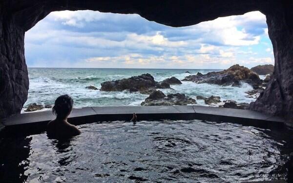 15 Bathup Zaman Now yang Keren Banget, Bikin Pengin Mandi Terus