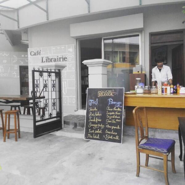 Pecinta Buku Wajib Tahu! 6 Kafe dengan Konsep Perpustakaan