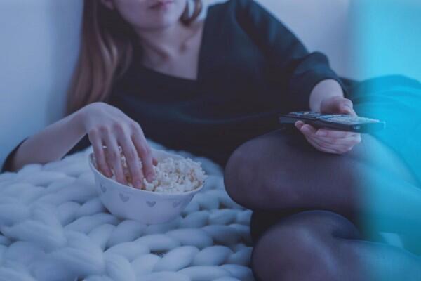 14 Tipe Orang Ketika Nonton Tayangan Romantis, Kamu Gimana?