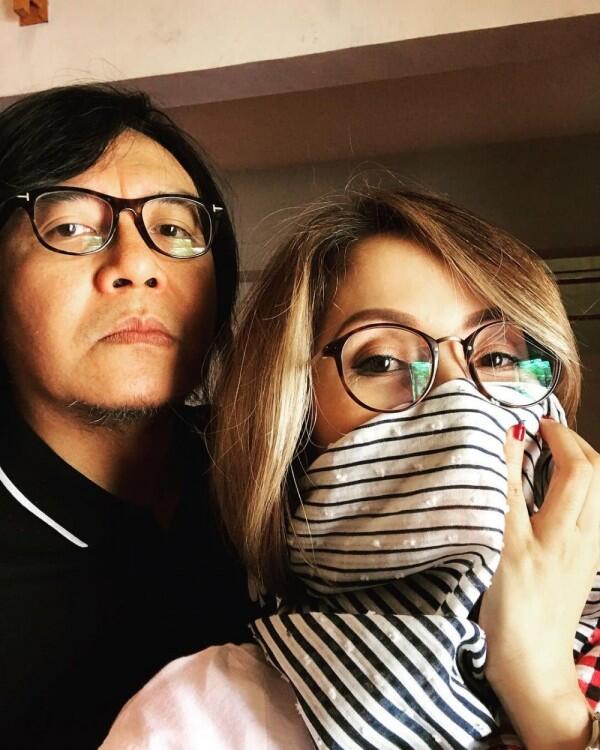 20 Tahun Menikah, 10 Potret Ari Lasso & Vita Dessy yang Romantis