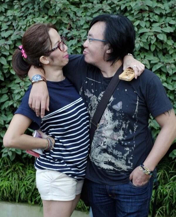 20 Tahun Menikah, 10 Potret Ari Lasso & Vita Dessy yang Romantis