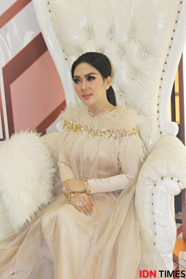 Lika-liku Perjalanan Karier & Asmara Syahrini, Princess Sosialita