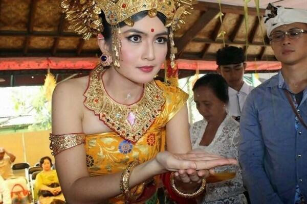 8 Makna Mendalam Rangkaian Prosesi Pernikahan Adat Bali