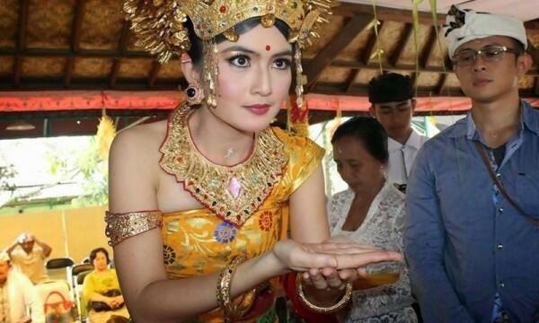 8 Makna Mendalam Rangkaian Prosesi Pernikahan Adat Bali