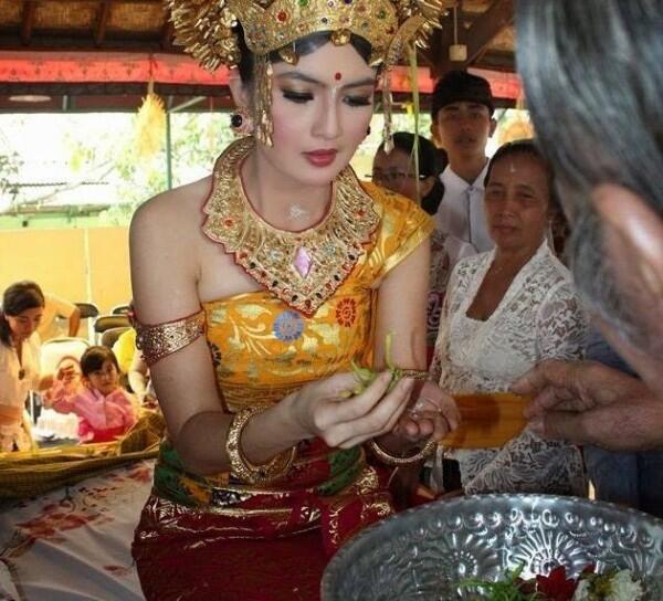 8 Makna Mendalam Rangkaian Prosesi Pernikahan Adat Bali