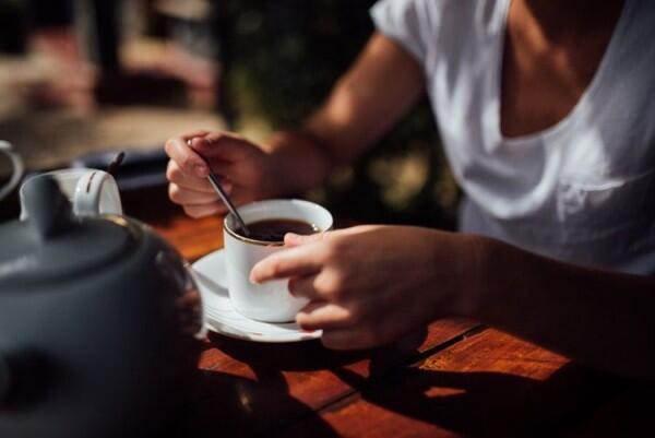 Minum Teh dalam Keadaan Panas Meningkatkan Risiko Kanker Kerongkongan