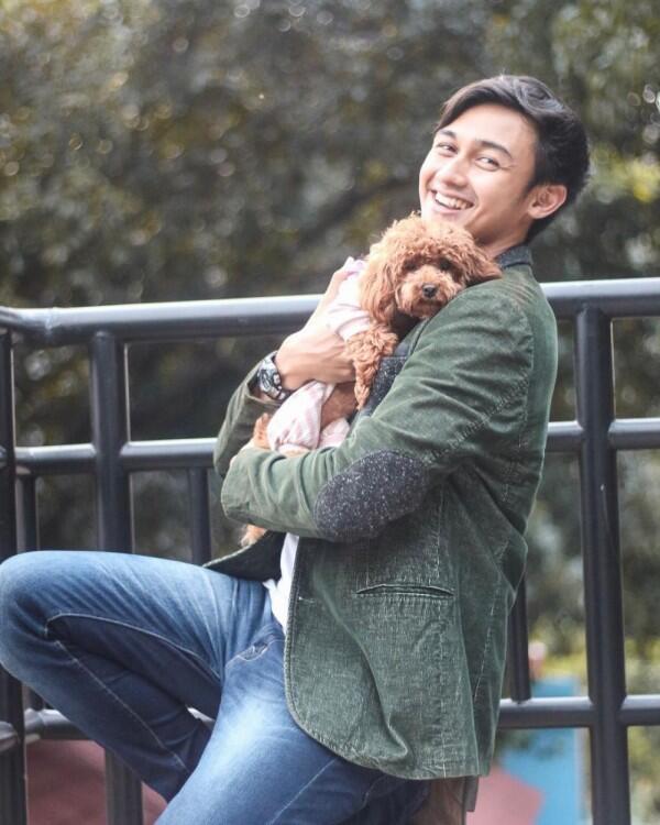 10 Momen Manis Artis dengan Binatang Peliharaannya, So Sweet Banget!