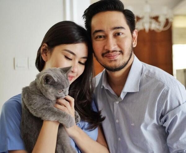 10 Momen Manis Artis dengan Binatang Peliharaannya, So Sweet Banget!