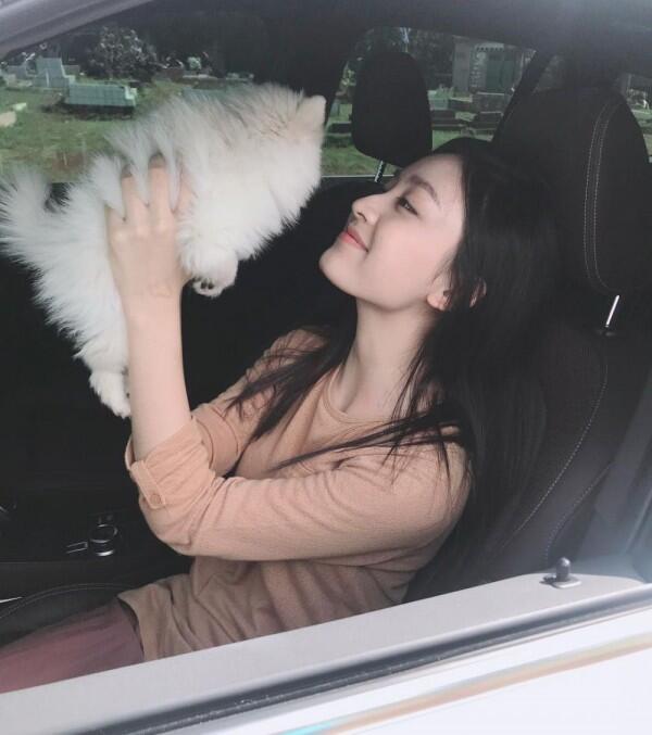 10 Momen Manis Artis dengan Binatang Peliharaannya, So Sweet Banget!