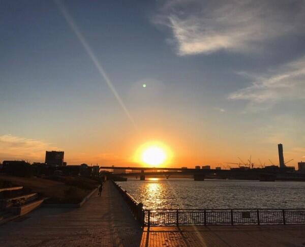 9 Foto Sunset di Berbagai Negara ala Tatjana Saphira, Pesonanya Magis