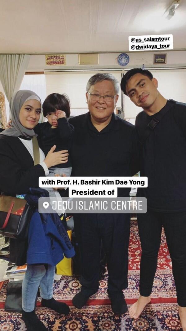 Selalu Kompak, Ini 10 Potret Keluarga Ayudia & Ditto ke Korea Selatan