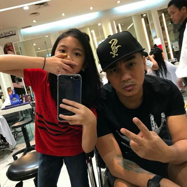 Geluti Dunia yang Sama, Ini 10 Potret Akrab Enda Ungu & Putri Sulung