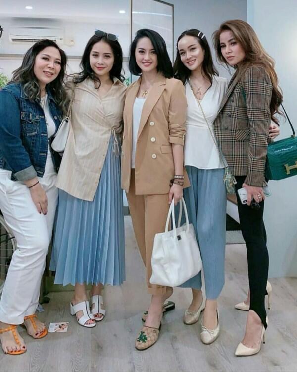 10 Gaya Mewah Nagita Slavina di Acara Fashion yang Berkelas Banget!