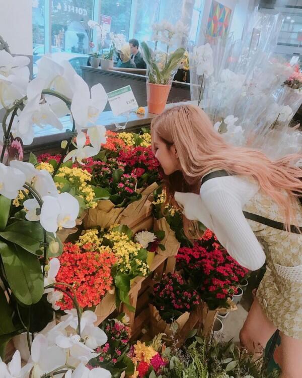 Garang di Lagu Terbaru, 10 Penampilan Santai nan Kece Rose BLACKPINK