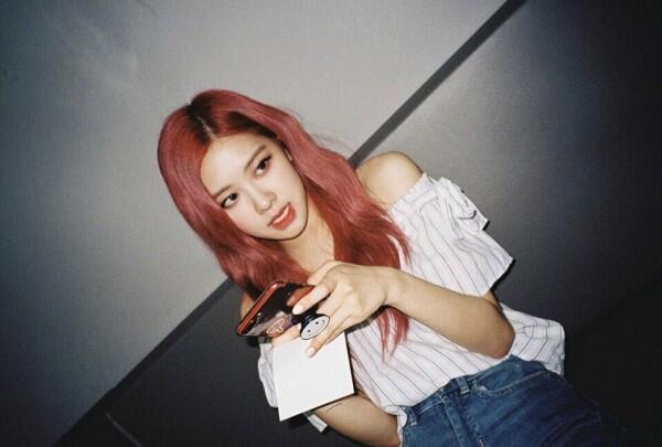 Garang di Lagu Terbaru, 10 Penampilan Santai nan Kece Rose BLACKPINK