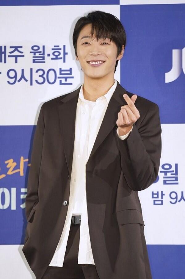 10 Potret Shin Hyun Soo, Pemeran Kok Ki Bong di Eulachacha Waikiki 2