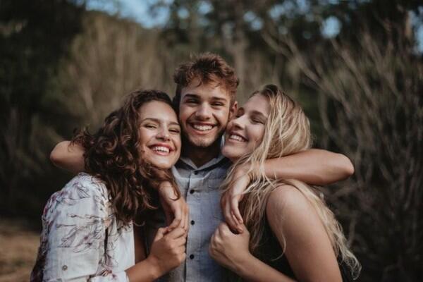 Tak Suka Sepi, Ini 5 Sikap yang Dimiliki Seorang Outgoing Introvert!