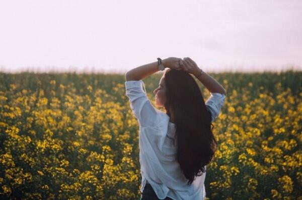 Tak Suka Sepi, Ini 5 Sikap yang Dimiliki Seorang Outgoing Introvert!