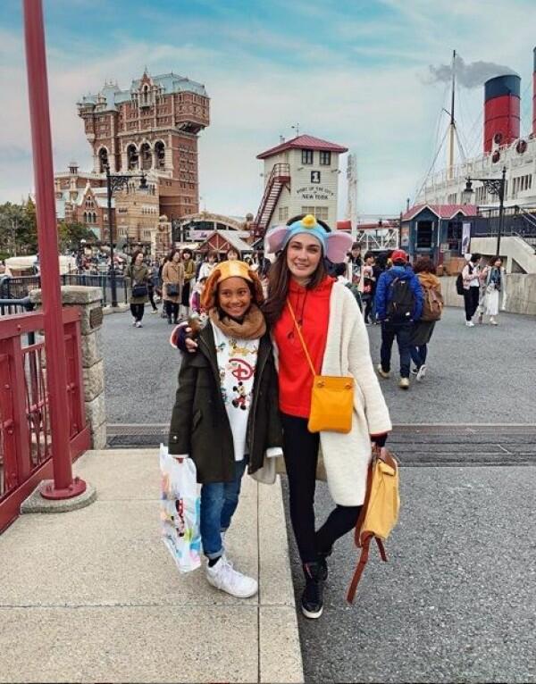 12 Momen Seru Luna Maya Traveling ke Jepang Bareng Keponakan