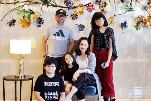 3 Arti Nama Anak Mona Ratuliu, Unik Diambil dari Berbagai Bahasa!