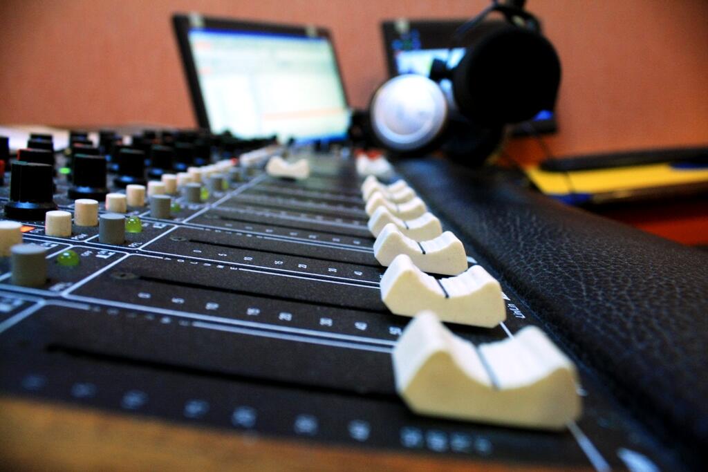 Perlukah Brand atau Perusahaan Membuat Podcast ?