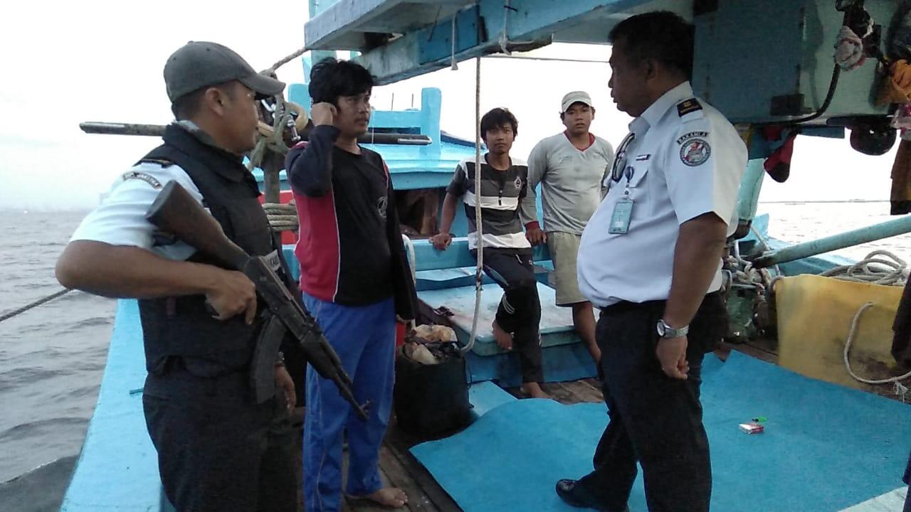 Bakamla Serukan Awak Kapal Tak Buang Sampah ke Laut