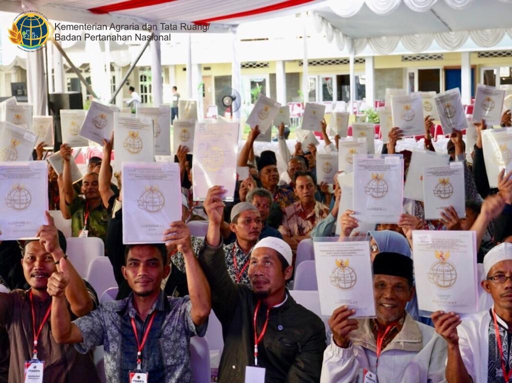 Cegah Sengketa Tanah, ATR/BPN Serahkan 1.507 Sertifikat Tanah Wakaf