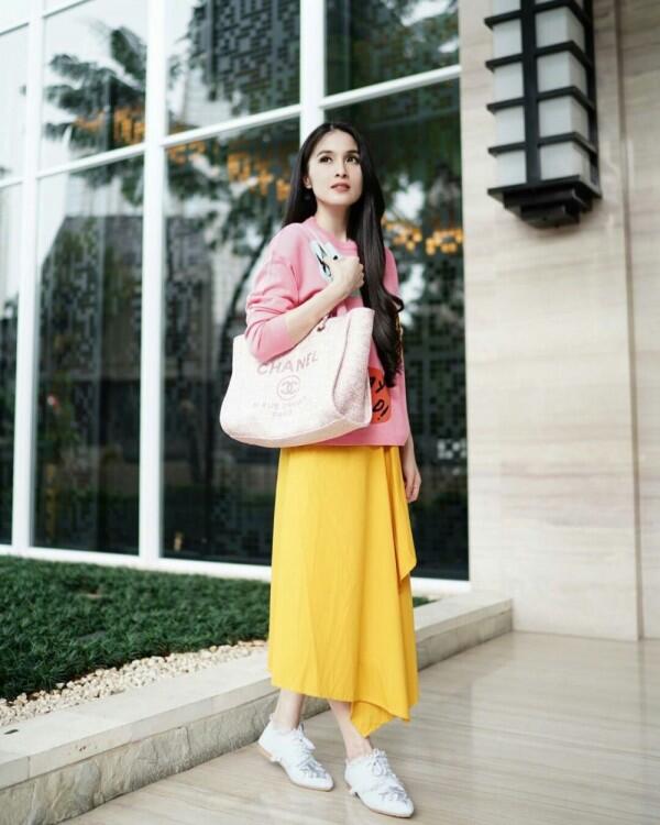 Anti Norak, Ini 10 Ide Color Block Outfits ala Selebriti Tanah Air