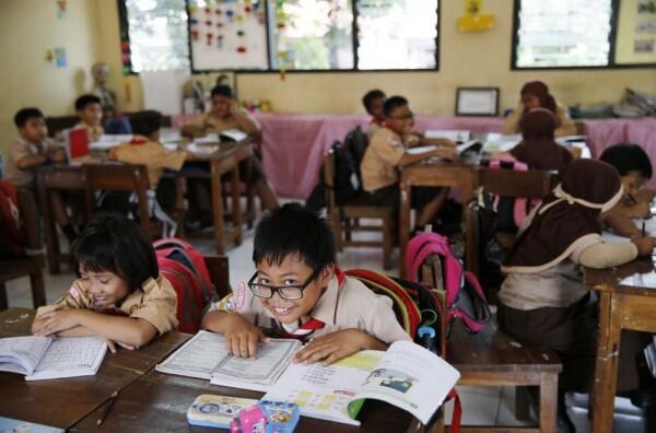 Penuh Strategi, Biasanya Siswa Pakai 5 Cara Ini Saat Menyontek Ulangan