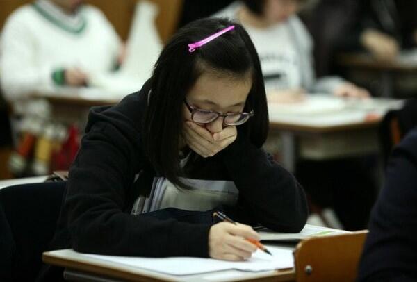 Penuh Strategi, Biasanya Siswa Pakai 5 Cara Ini Saat Menyontek Ulangan