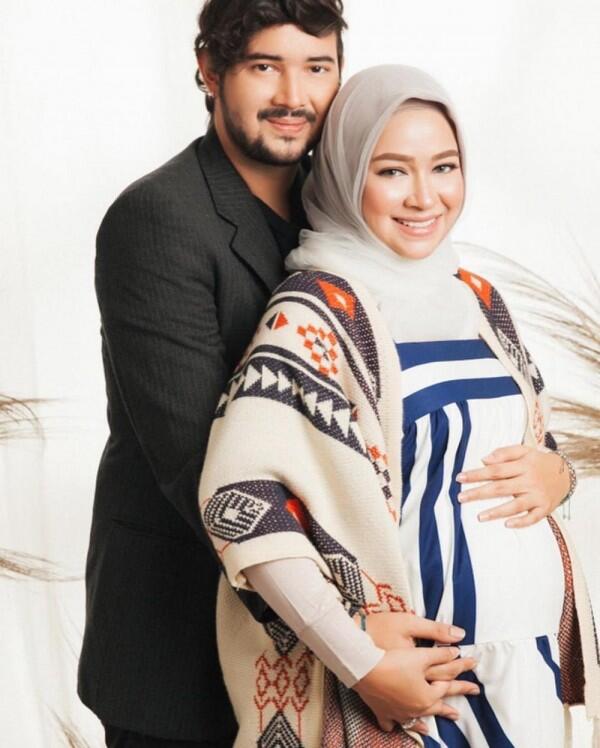 10 Momen Bahagia Kelahiran Anak Kedua Aryani Fitriana & Donny Michael