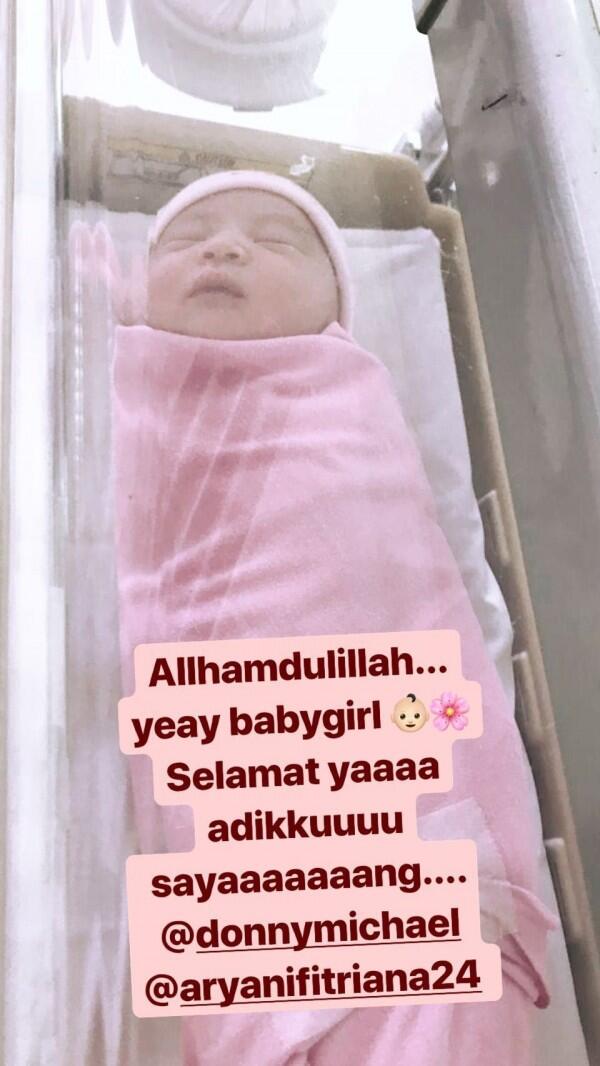 10 Momen Bahagia Kelahiran Anak Kedua Aryani Fitriana & Donny Michael