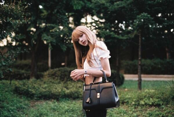 Inspirasi Tampil Energik, Tiru 10 Gaya Crop Top ala Lisa BLACKPINK