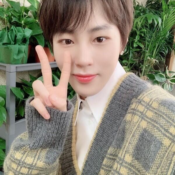 Sukses Berkarier Solo, 10 Fakta Ha Sung Woon eks Wanna One