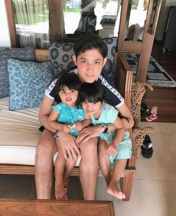 10 Potret Dekat Artis Muda & Adik Kecilnya, Beda Usia Belasan Tahun!