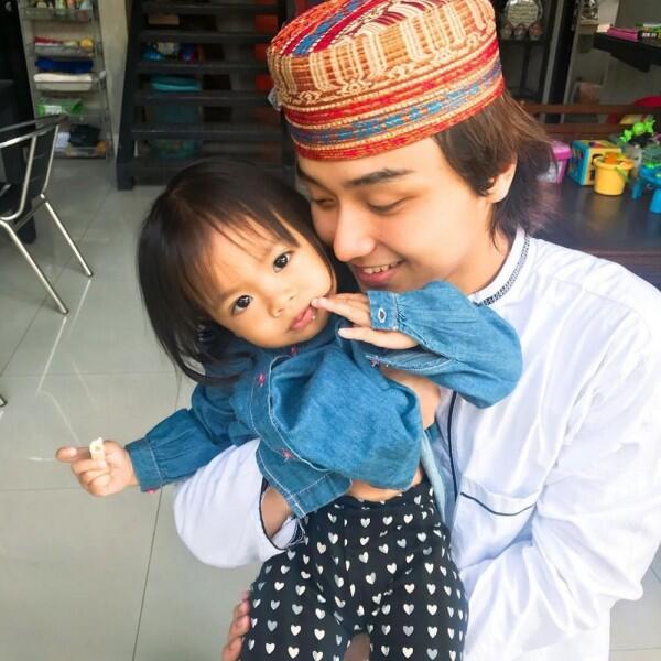 10 Potret Dekat Artis Muda & Adik Kecilnya, Beda Usia Belasan Tahun!