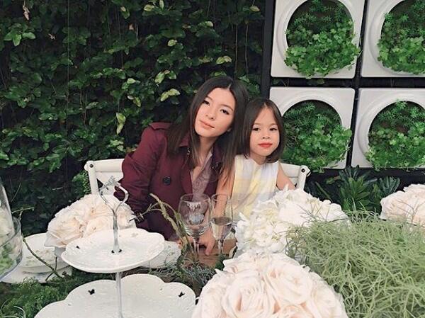 10 Potret Dekat Artis Muda & Adik Kecilnya, Beda Usia Belasan Tahun!